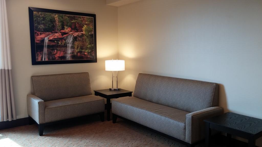 Ledgestone Hotel 버날 외부 사진